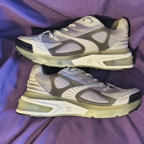 Givenchy Giv 1 Tr Low Top Sneakers - Picture 3 of 12